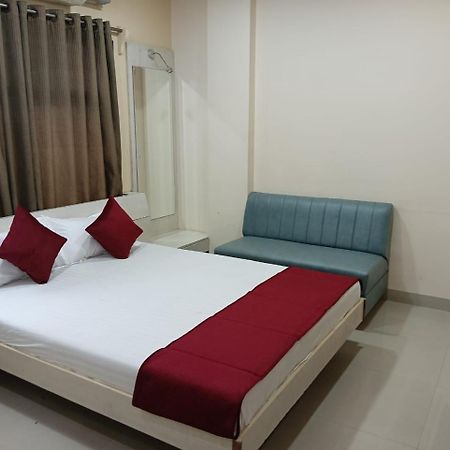 Hotel Tirupati Palace Indaur Kültér fotó