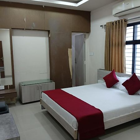 Hotel Tirupati Palace Indaur Kültér fotó