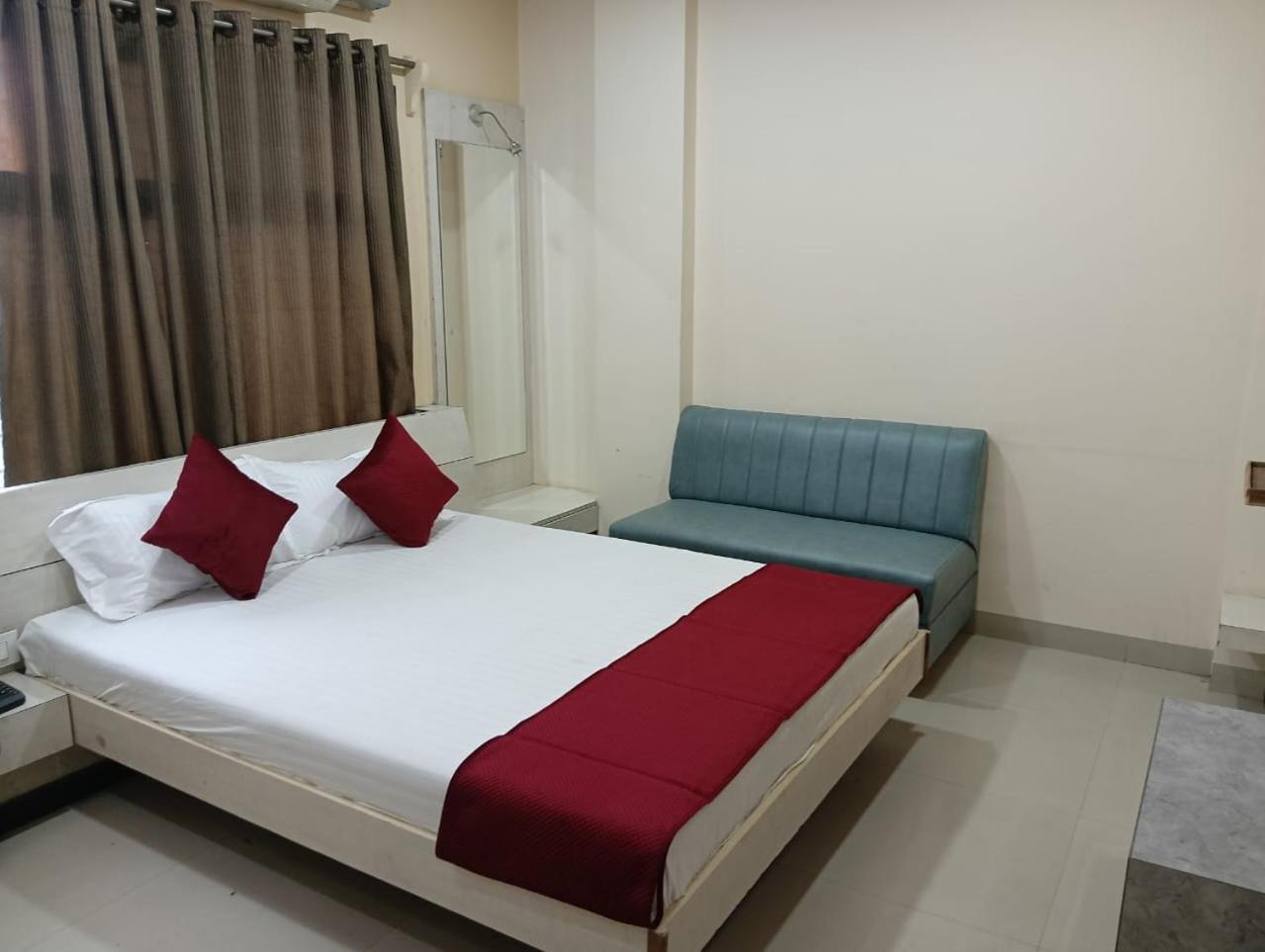 Hotel Tirupati Palace Indaur Kültér fotó
