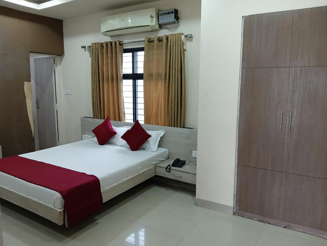 Hotel Tirupati Palace Indaur Kültér fotó