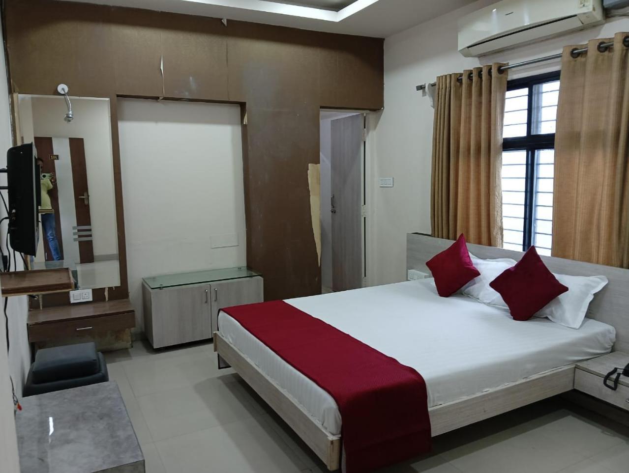 Hotel Tirupati Palace Indaur Kültér fotó