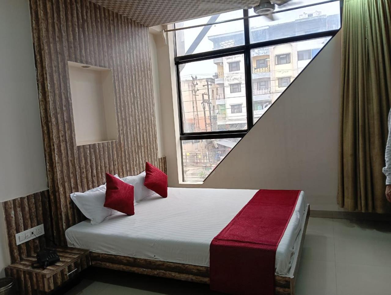 Hotel Tirupati Palace Indaur Kültér fotó